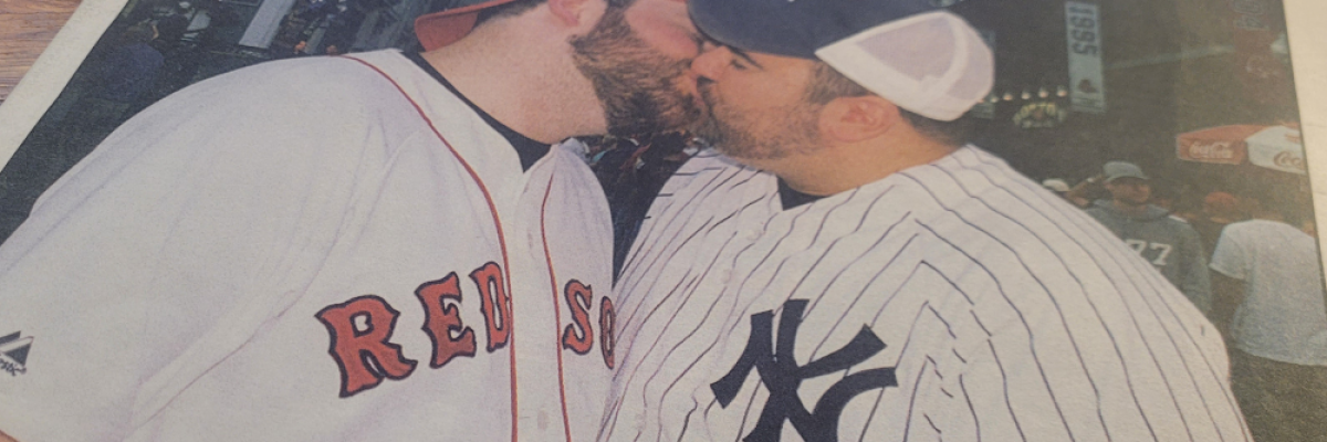 Dig Yankees Red Sox Kissing