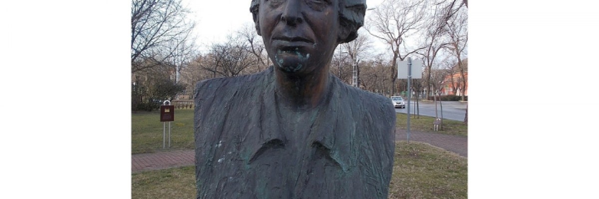 Bust of Hannah Arendt by Attila Diénes, Budapest 2016. Photo by Globetrotter19 via Wikimedia Commons. This reproduction is permitted under article 68 of the Hungarian copyright law (1999/LXXVI).